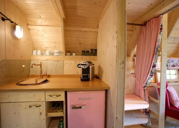 Hexenhaeuschen Am Waldrand *