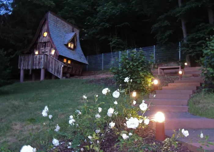 Hexenhaeuschen Am Waldrand *