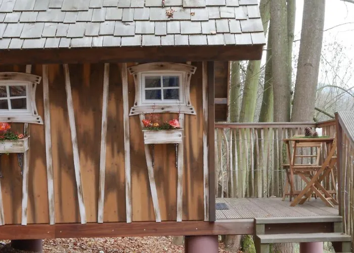 Hexenhaeuschen Am Waldrand