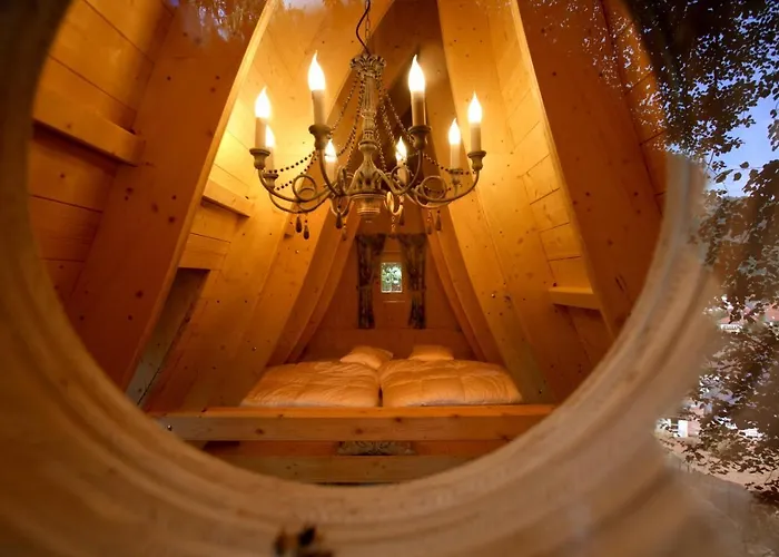 Hexenhaeuschen Am Waldrand