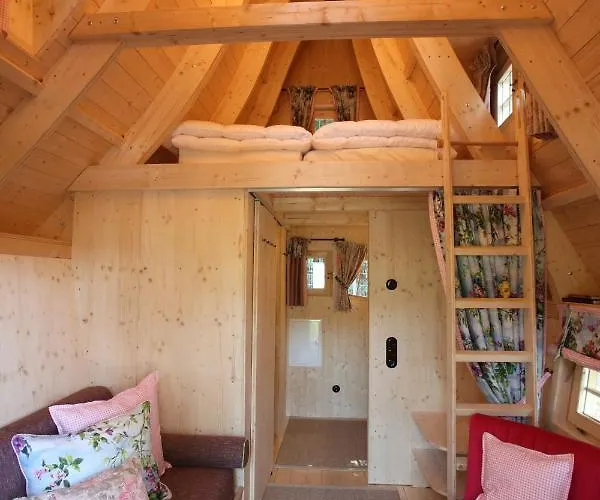 אכסניה Hexenhaeuschen Am Waldrand אנוויילר אם טריפלס